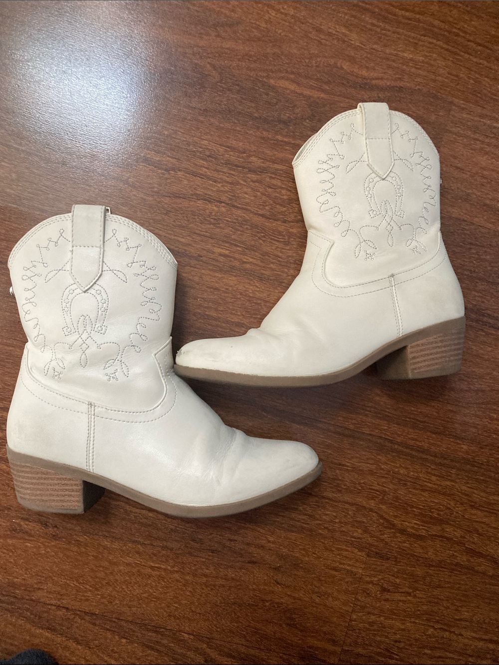 Madden NYC Cream Western Ankle BooEmbroidered Cowboy Boot Sz 2